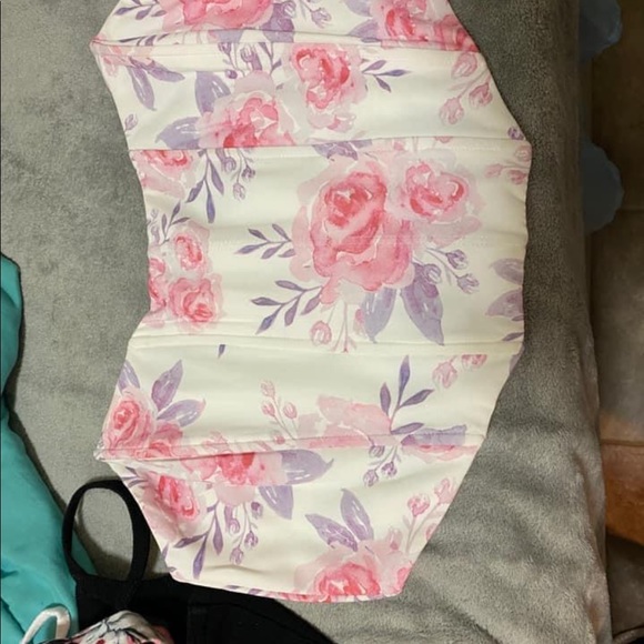 Tops - Picture 2 of 8